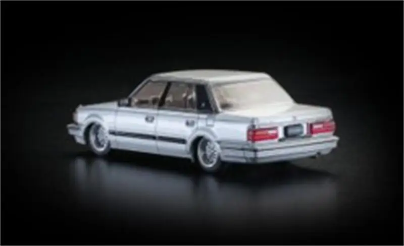 

Предпродажа Xcartoys 1:64 Crown Lowrider Silver, литая под давлением модель автомобиля, коллекция миниатюрных моделей