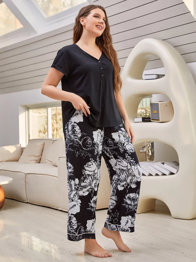 Plus Size XL-4XL Oversized Sleepwear V Necked Women\'s Pajamas Sets Autumn Short Sleeve T-Shirt and Flower Print Trousers Suit