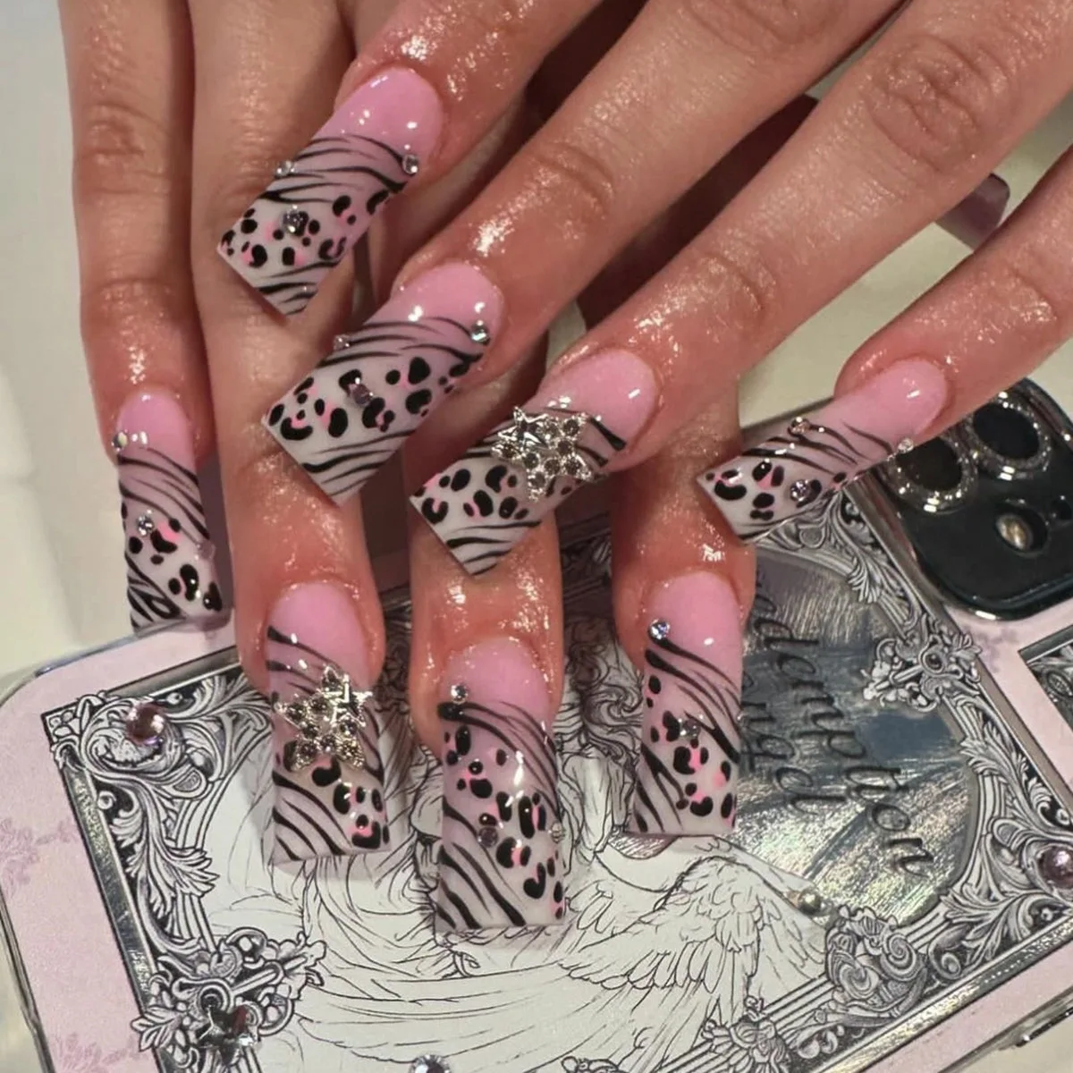 

24Pcs Mid-length Square Press on Fake Nails Leopard Print 3D Star Design False Nails Rhinestone Detachable Full Cover Nails Tips