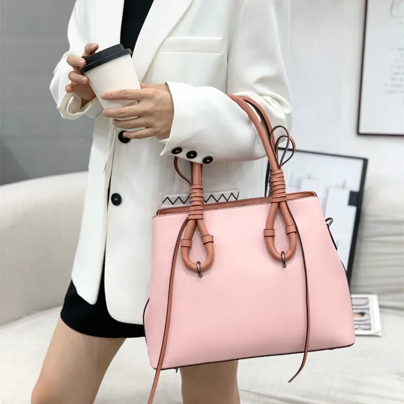 

2025 Luxury Design High-end Women Casual Tote Bags Fashion Trendsetter Handbags Trend Lady Party Crossbody Bag