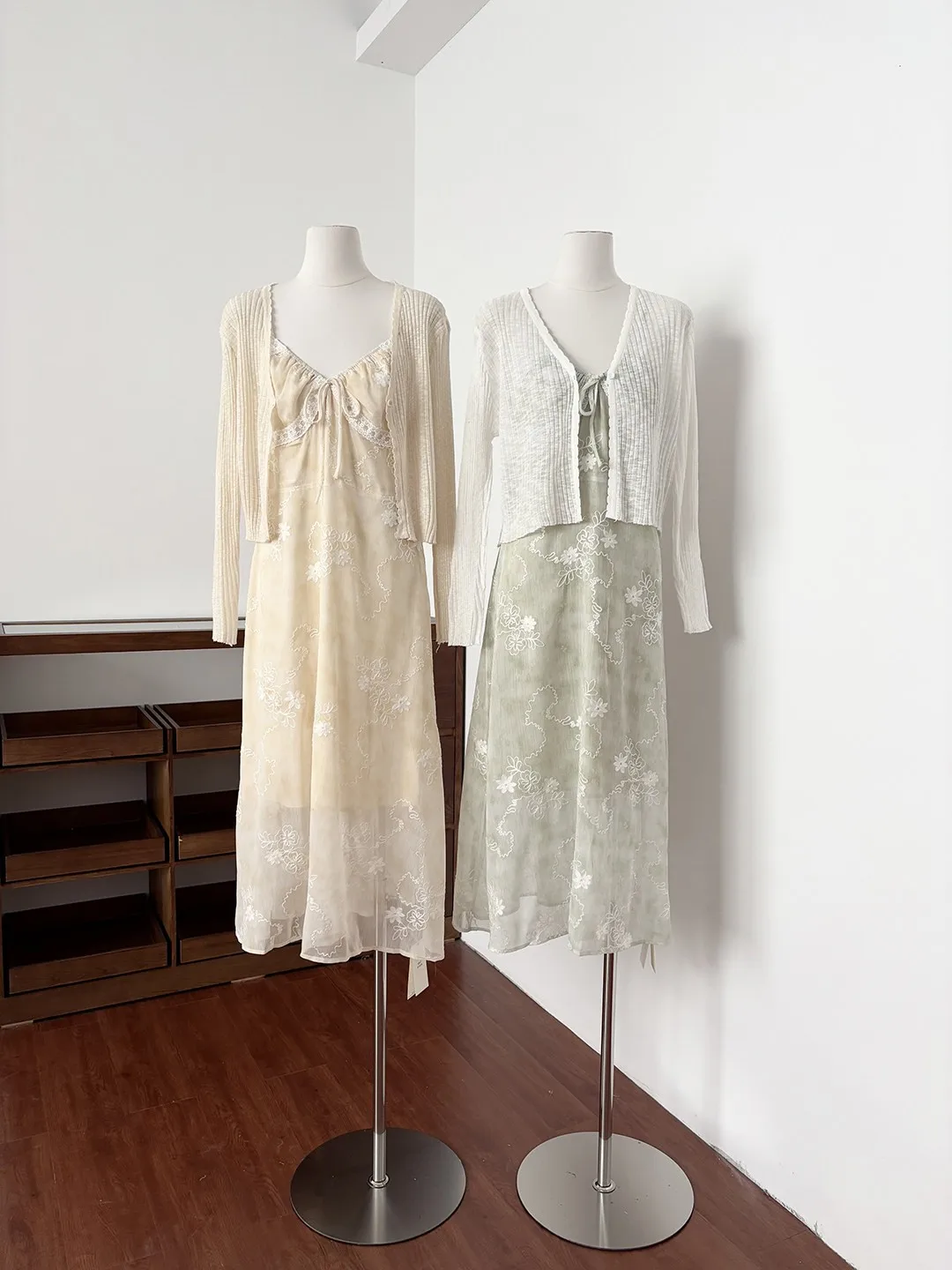 

Gentle Knitted Cardigan Floral Halter Dress Two-Piece Set Women Summer 2026 New Fairy Outfit Polyester Fiber Long Sleeve