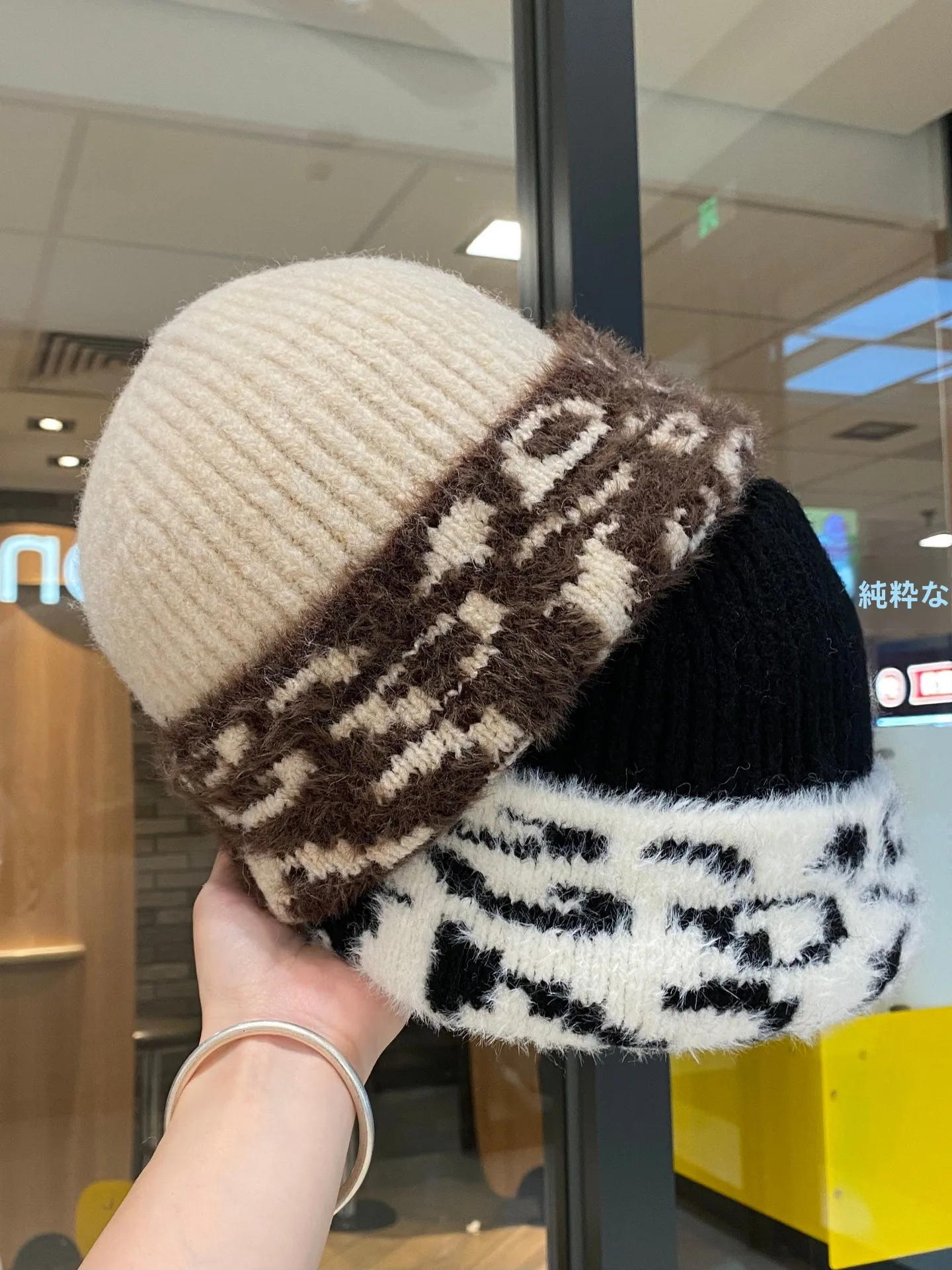 korean-style-color-block-plush-knitted-hat-men's-face-slimming-winter-ear-protection-warmth-fashion-versatile-cold-weather-cap