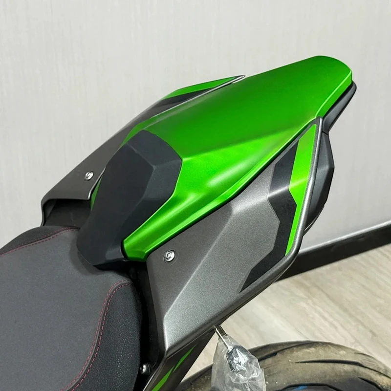 Super Sale Motorcycle Rear Passenger Pillion Cover Fairing Seat Cover Seat Fairing for Kawasaki Z900 Z900 SE 2025 2026 Carbon