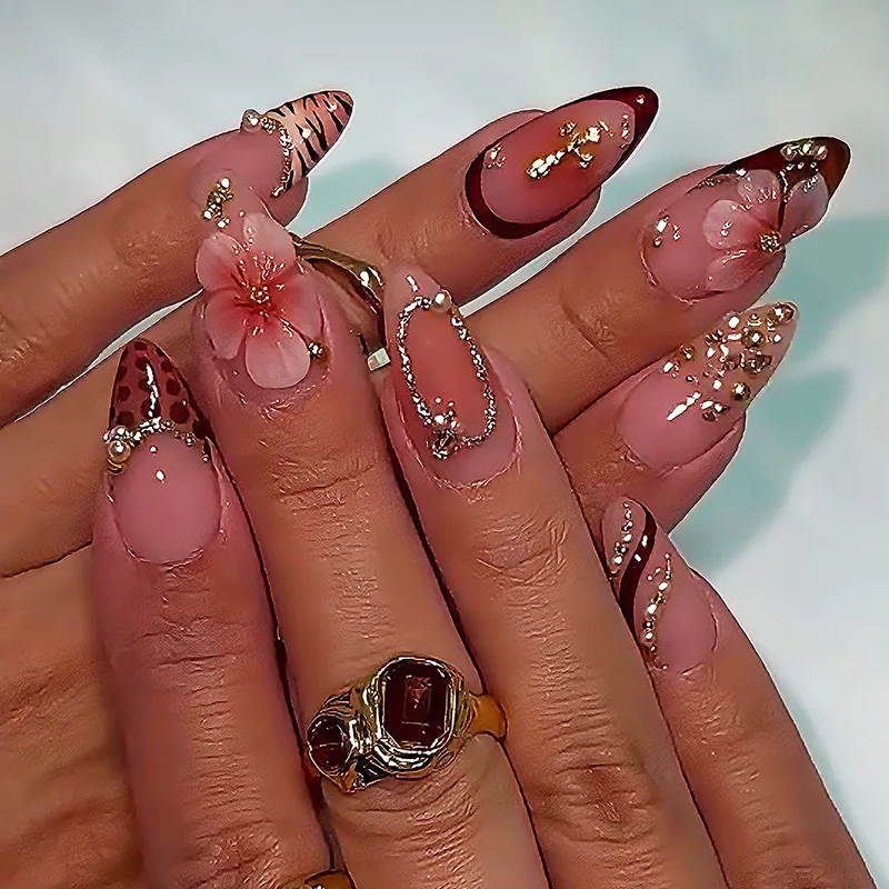 

24 шт. накладных ногтей средней длины, форма миндалевидная, 3D, с цветочным узором, позолоченные, с леопардовым принтом, ручной работы, с бриллиантами, высококачественные, для повседневного использования