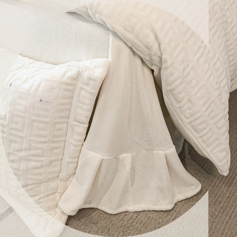 Set di quattro pezzi in pile di latte di fascia alta di classe A, lenzuola semplici e calde intagliate ispessite