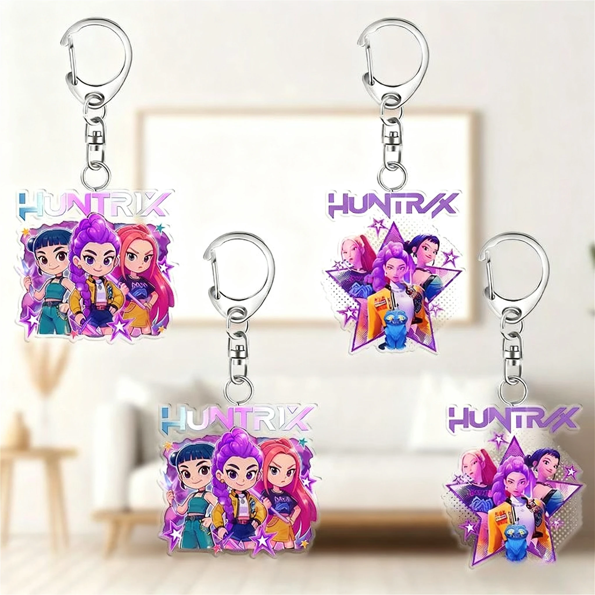 يمكن استخدام سلاسل المفاتيح الكرتونية للأولاد والبنات، والمعلقات الملونة كهدايا عيد الميلاد