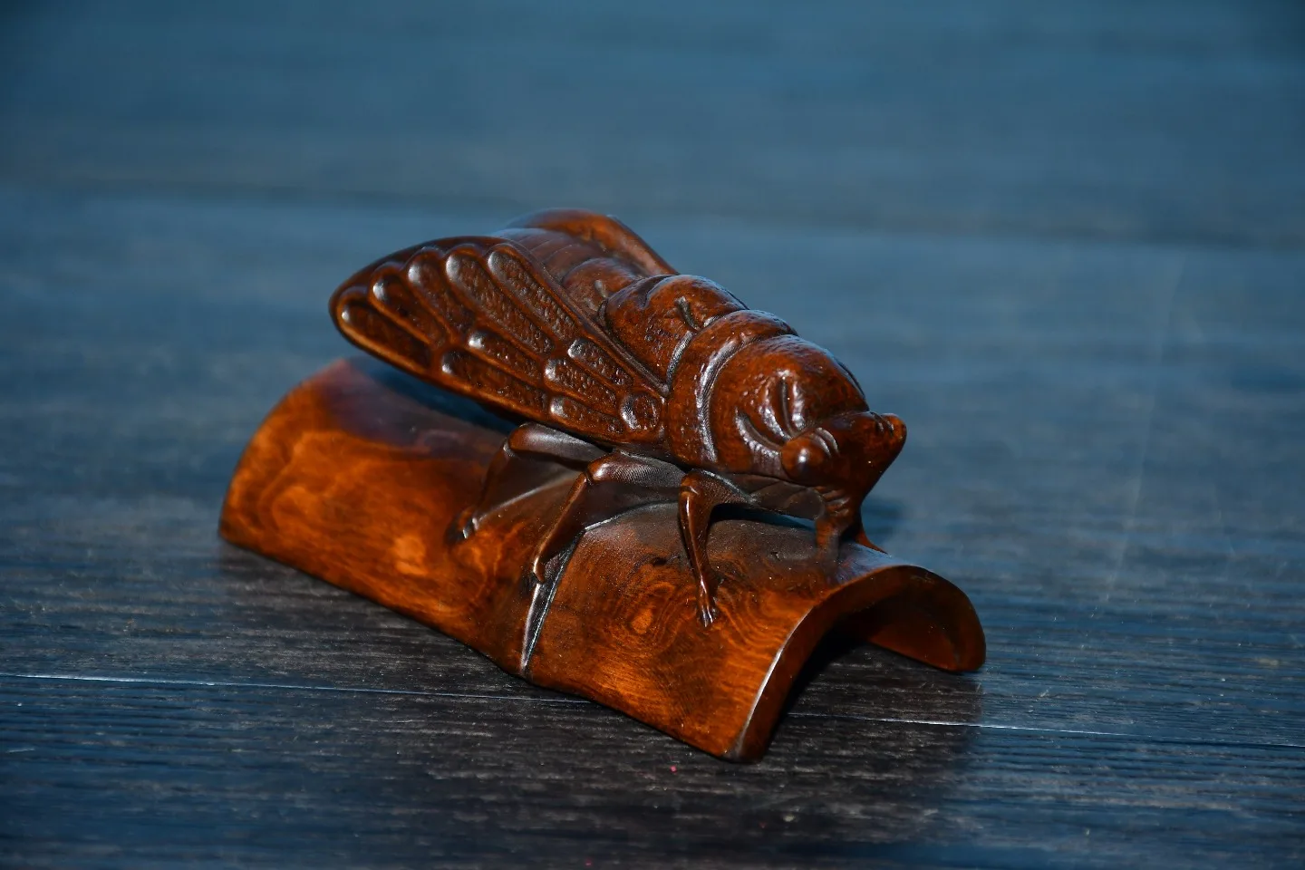 Chinese retro boxwood wood carving seiko carving striking desk trinket cicada pendant