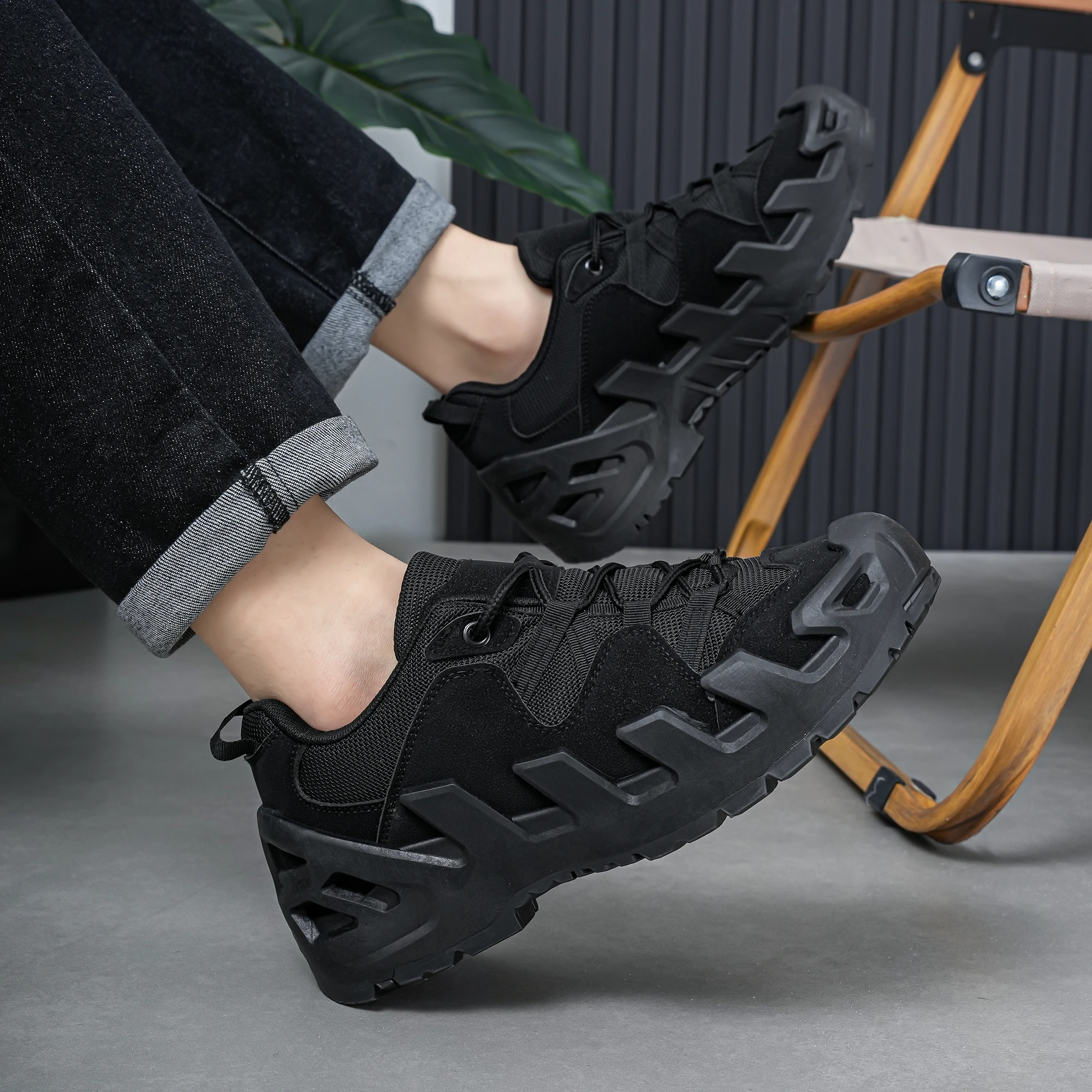 Men's Low-Top Mecha Trendy Hiking Boots Thick-Heeled Casual Workwear with Sawtooth Bottom Fashionable Footwear