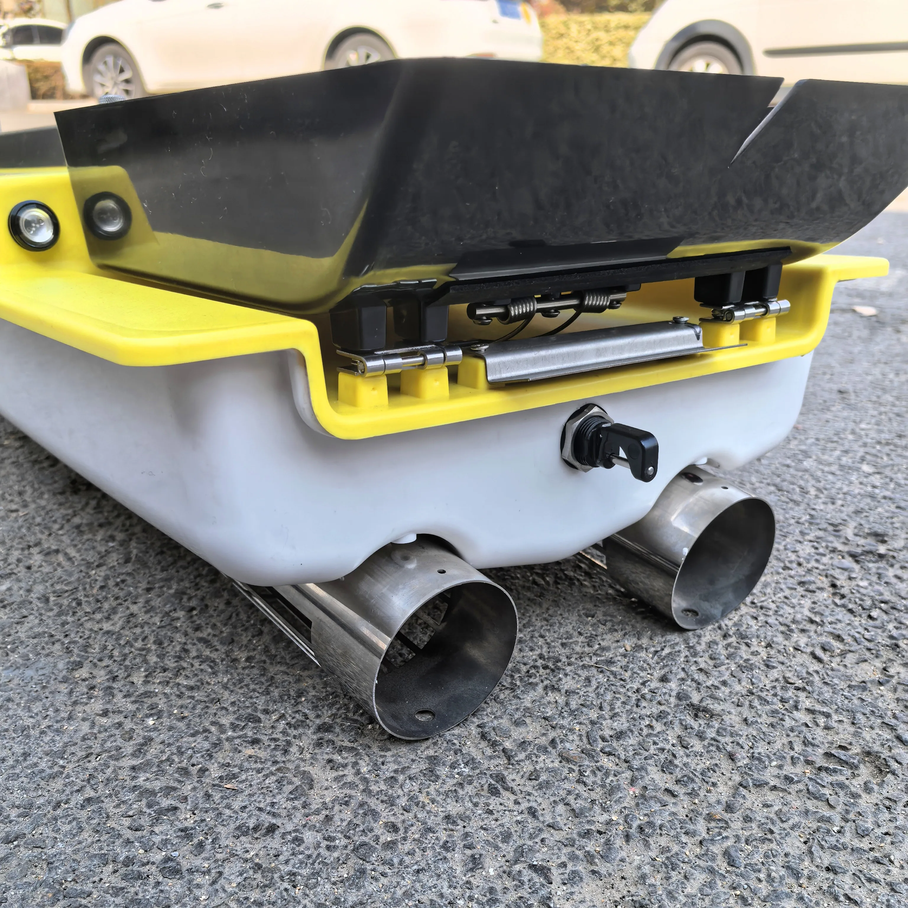 Upgraded GPS RC Plastic Bait Boat 800m Range 12kg Heavy Load High‑Speed 5.0mph With Fish Finder 40 GPS Points For Carp Fishing