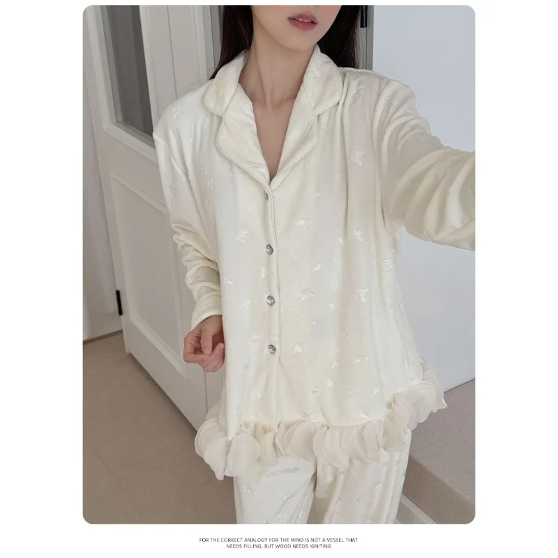 طقم بيجامات مخملية على شكل جزيرة كورية مزدوجة الجوانب للخريف والشتاء بأكمام طويلة مع طية صدر السترة مناسبة للاستراحة في الأماكن المغلقة والخارجية