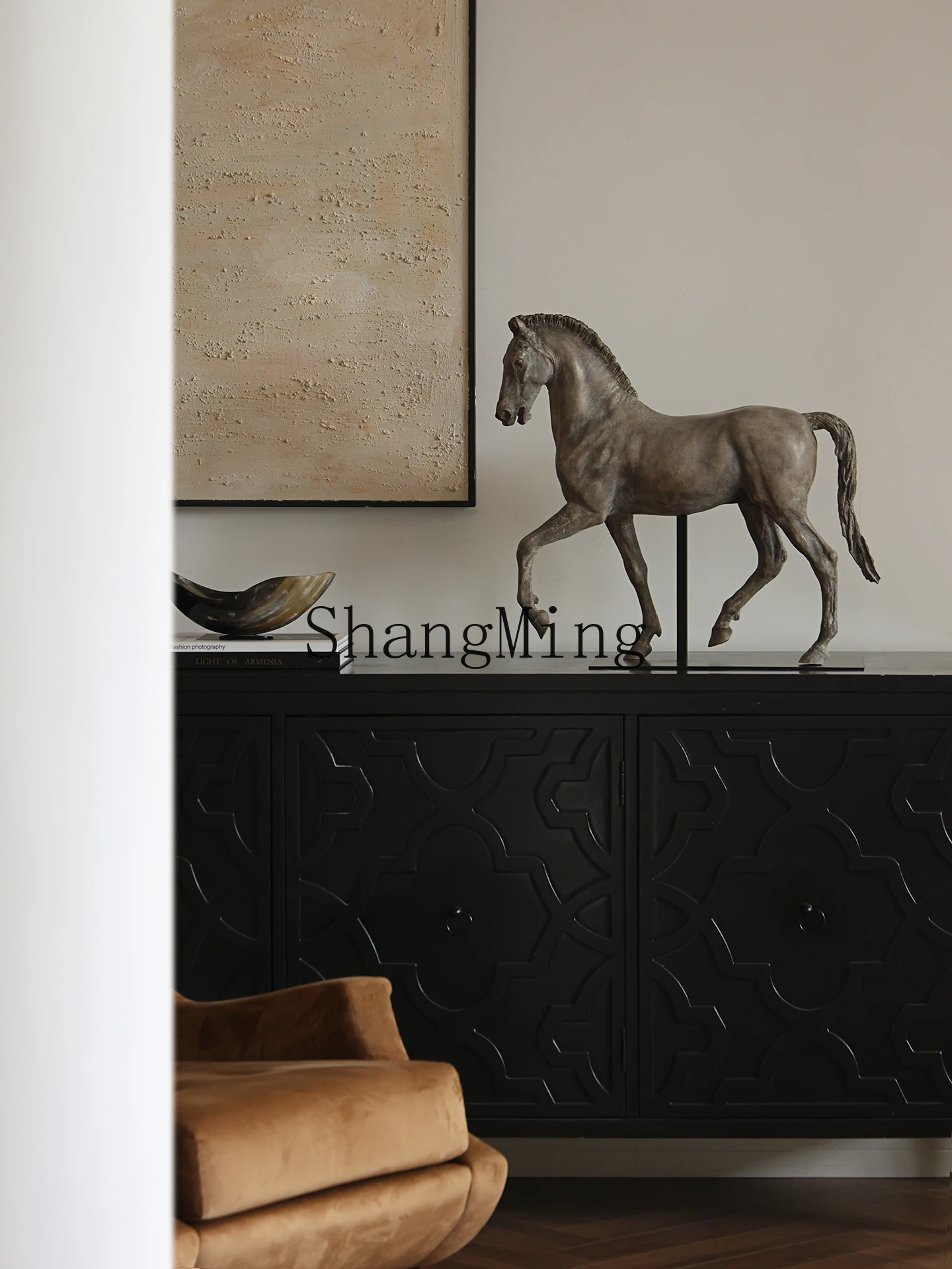 

CL shape "Horse to Gongcheng" sculpture ornaments, living room entrance decorations, office table decorations