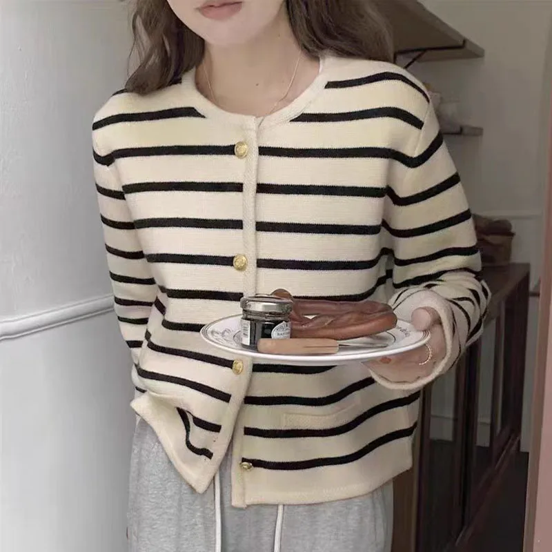 الخريف الشتاء النساء بالأزرار س الرقبة سويتر مقلم الكورية بلوزات على الموضة كم طويل واحدة الصدر سترة مشغولة من الصوف الإناث
