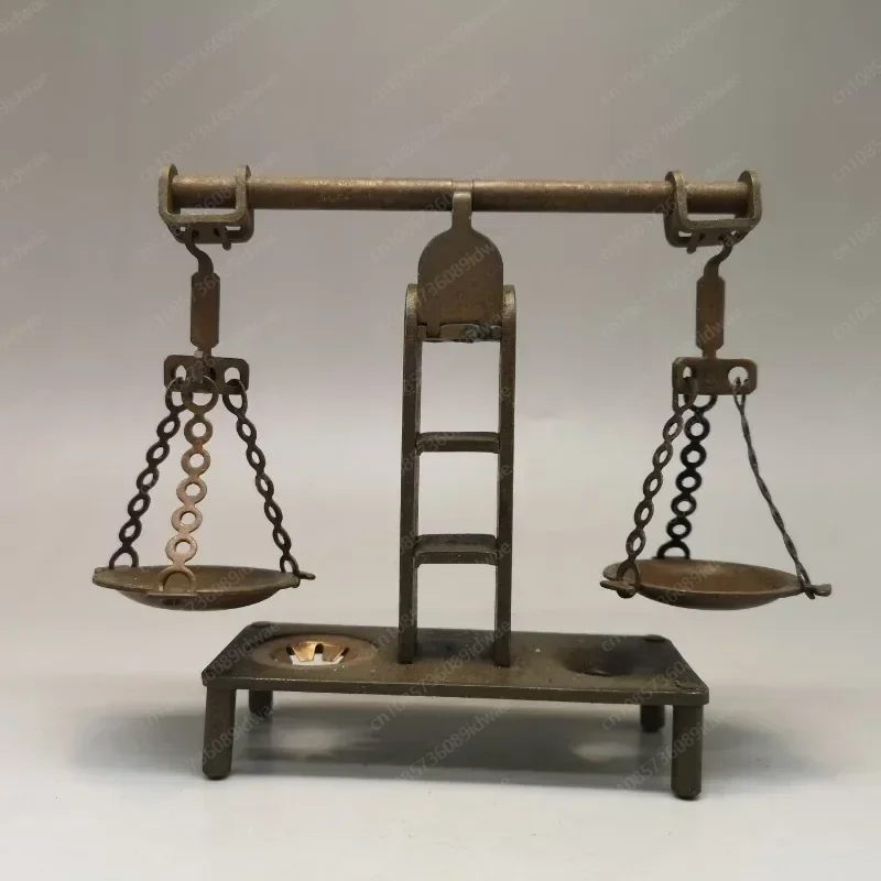 Vintage Balance Scale Desk Decor: Retro Antique Handicrafts, Classic Scale Ornament, Nostalgic Desktop Accessories