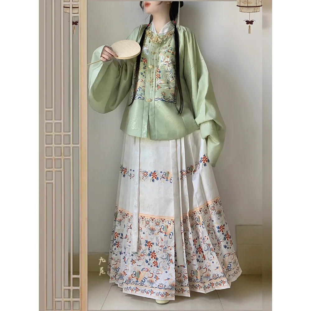 Hanfu الأبيض لوتس نمط معطف قصير ، اليوسفي طوق ، بيبا الأكمام و الحصان الوجه تنورة ، الخريف والشتاء