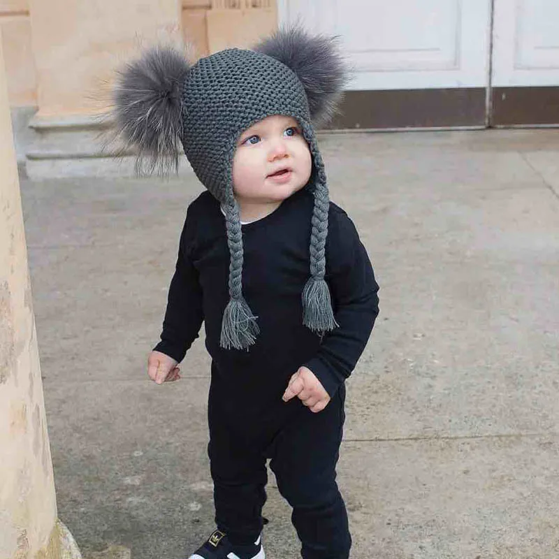 Bebê da criança malha pulôver boné exagerada personalidade 2 guaxinim pele bola trançado chapéu grande bola de inverno das crianças gorro