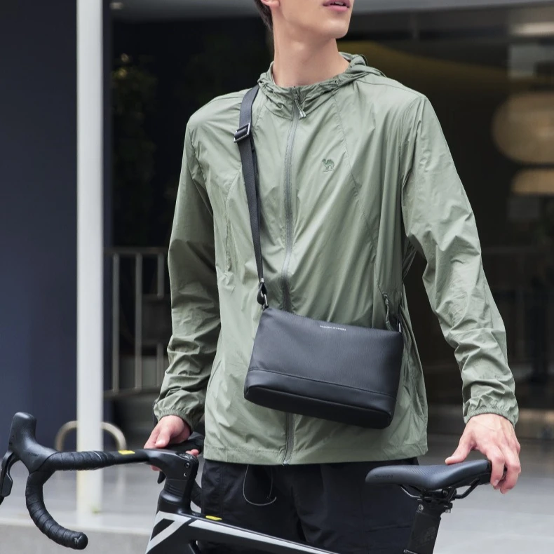 

Horizontal square waterproof men's crossbody bag for commuting, travel, postman cycling, simple and durable single-shoulder bag