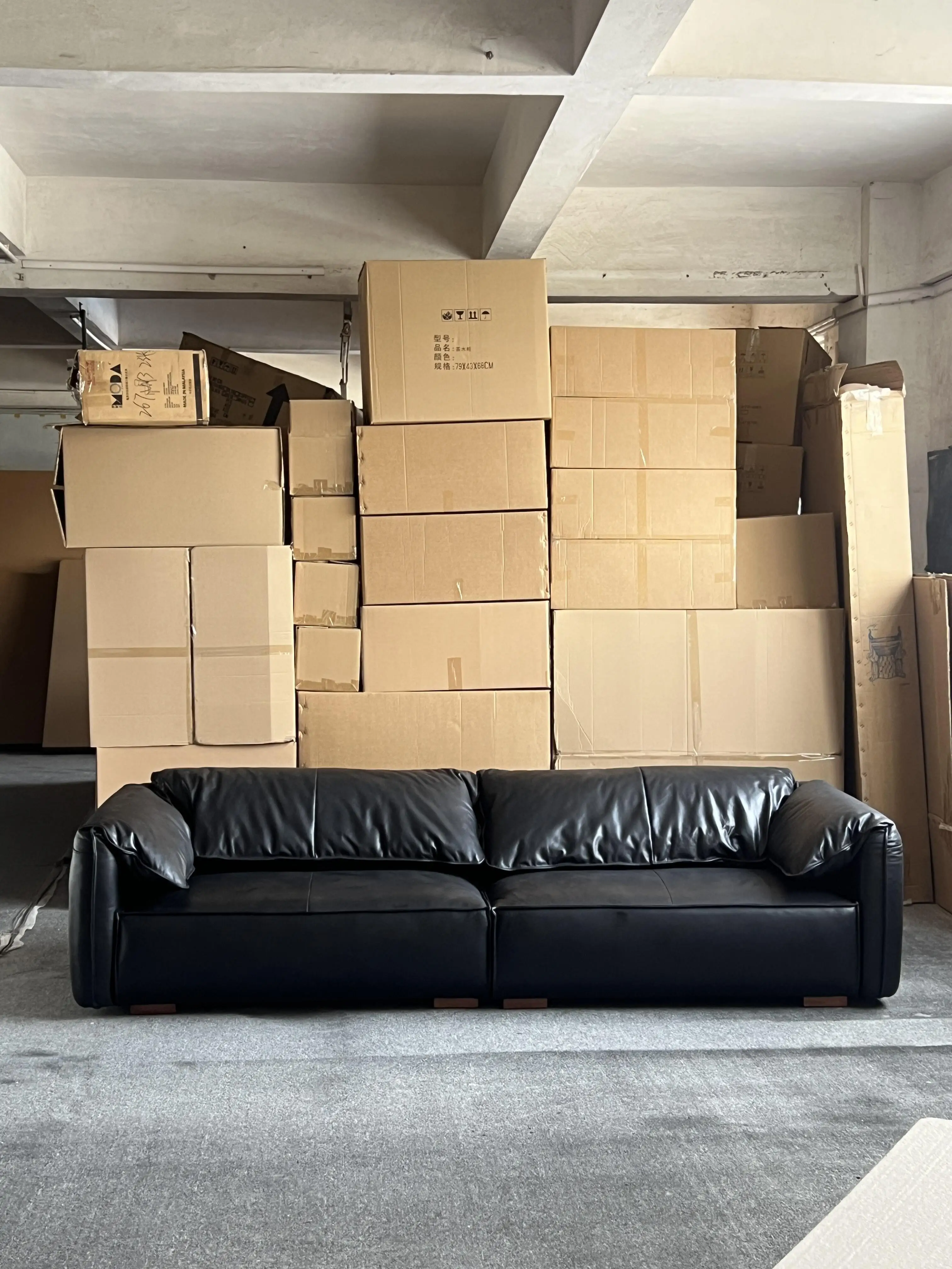 New vintage-style elephant ear sofa, mid-century designer oil-wax leather sofa, business office three-seater sofa