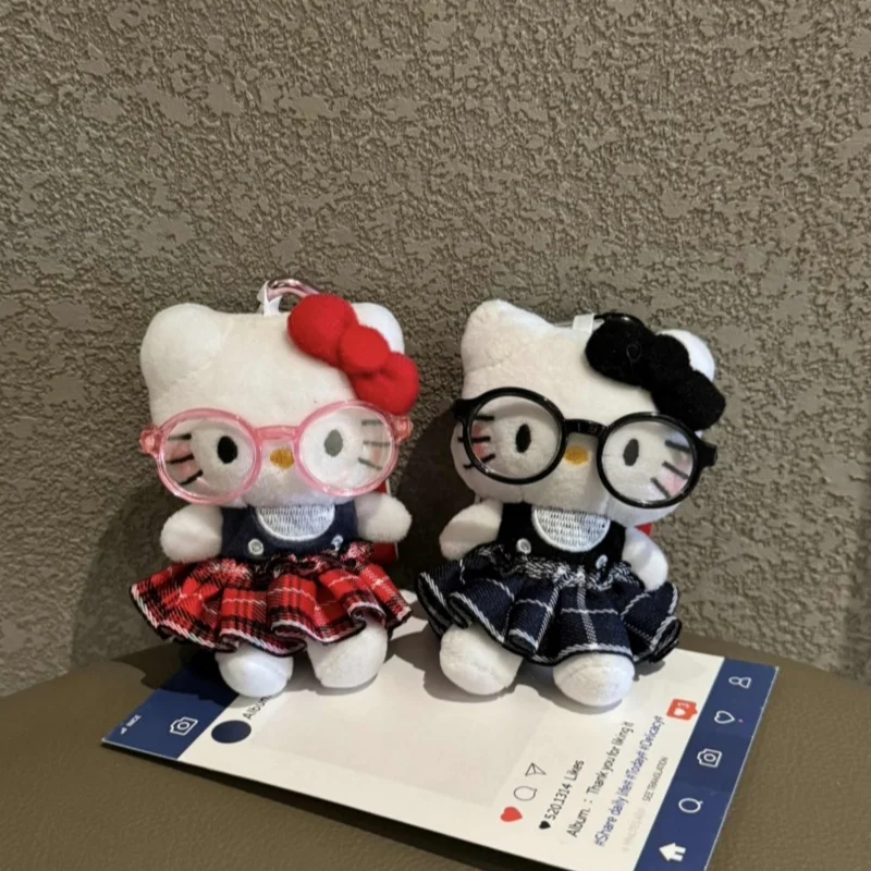 Nowy Hellokitty z okularami ~ Śliczny, ręcznie wykonany wisiorek Kt Doll Brelok do kluczy Torba dla lalek Wisiorek Prezent urodzinowy W magazynie