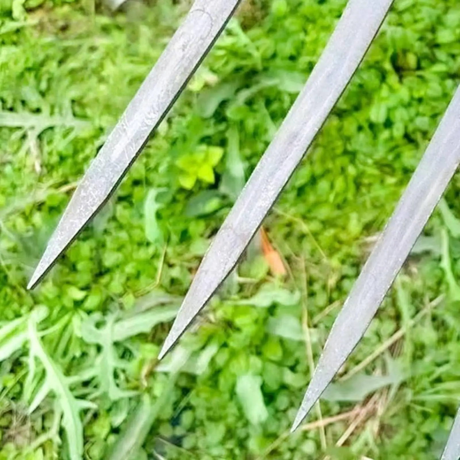 Heavy Duty Steel Cultivation Hoe Four Prong Tilling Weeding Garden Tool for Soil Aeration and Crop Harvesting