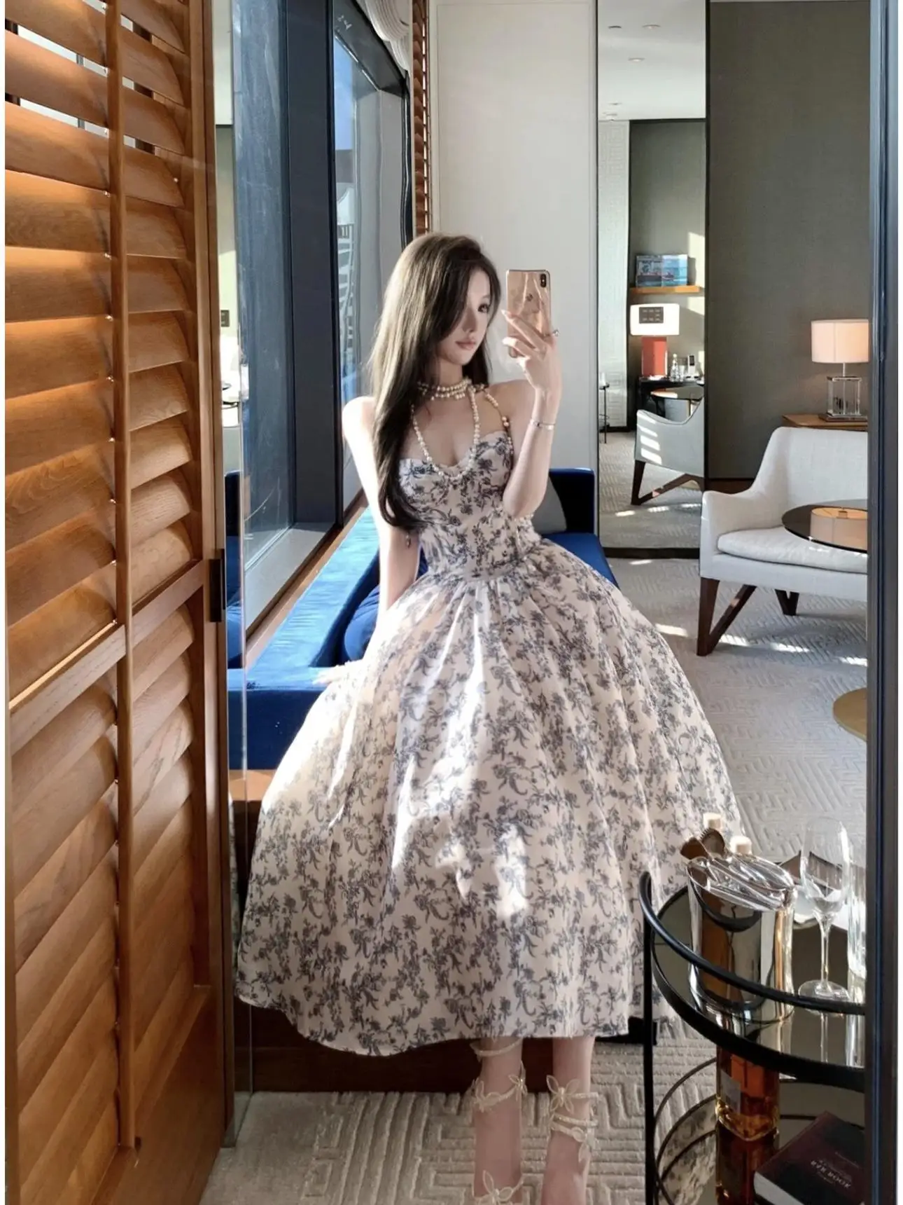 

Сине-белое платье с фарфоровым принтом, нарядное платье для дня рождения, платье с цветочным принтом, пышная юбка, миди-платье.