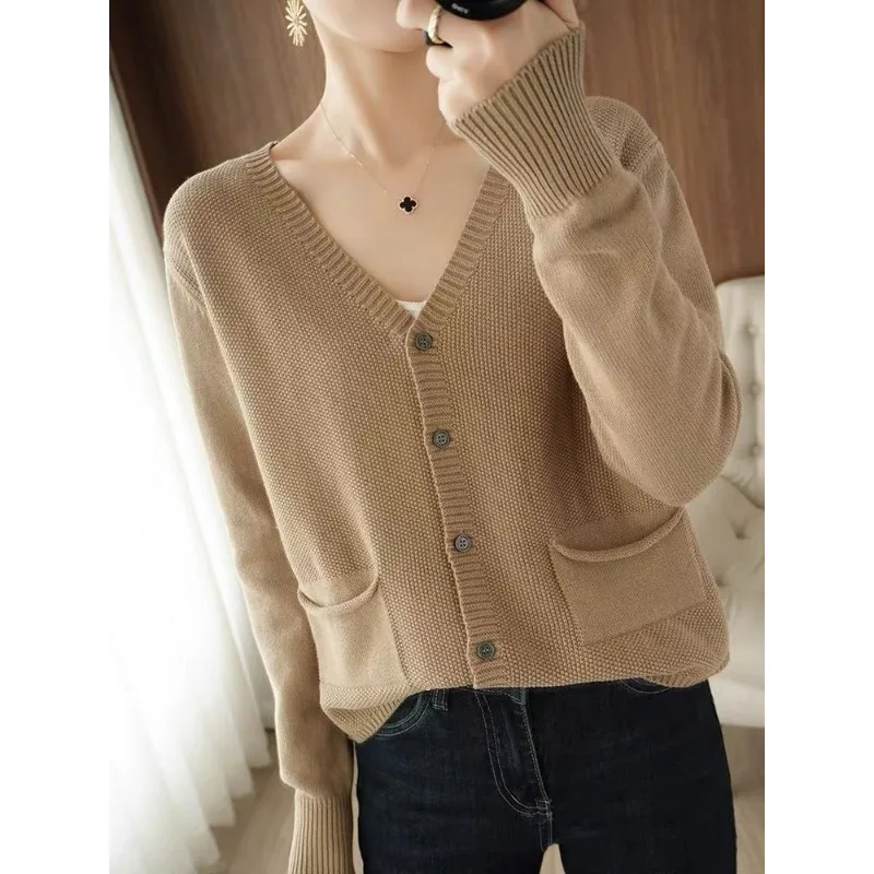 Nuovo cardigan lavorato a maglia per donna giacca corta ampia con scollo a V lavorato a maglia primavera e autunno maglione temperamento a maniche lunghe sottile