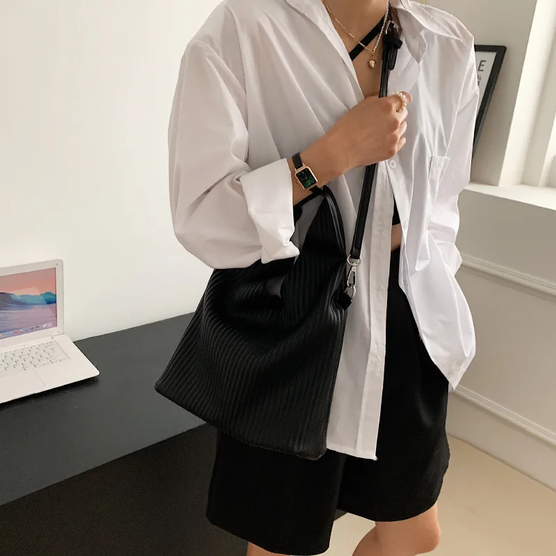 2022 New Brand Luxury Tote Ladies Pu Leather Bucket Shoulder Bag Large Capacity Handbags And Purses Solid Color Crossbody Bag