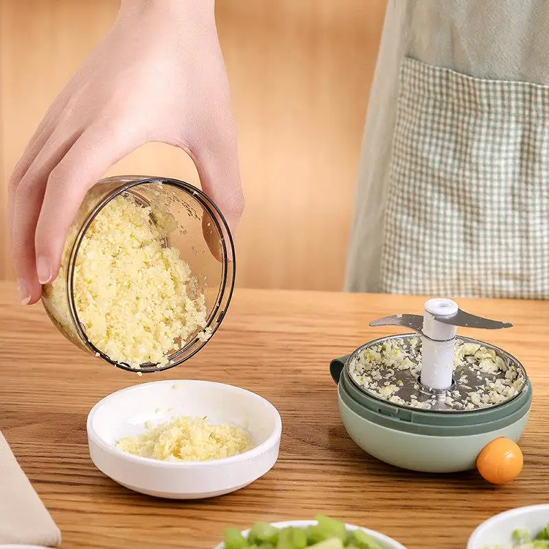 Manual Small Garlic Press Home Use Kitchen Tool for Grinding Garlic Paste And Hot Pepper Sauce Plastic Garlic Smasher