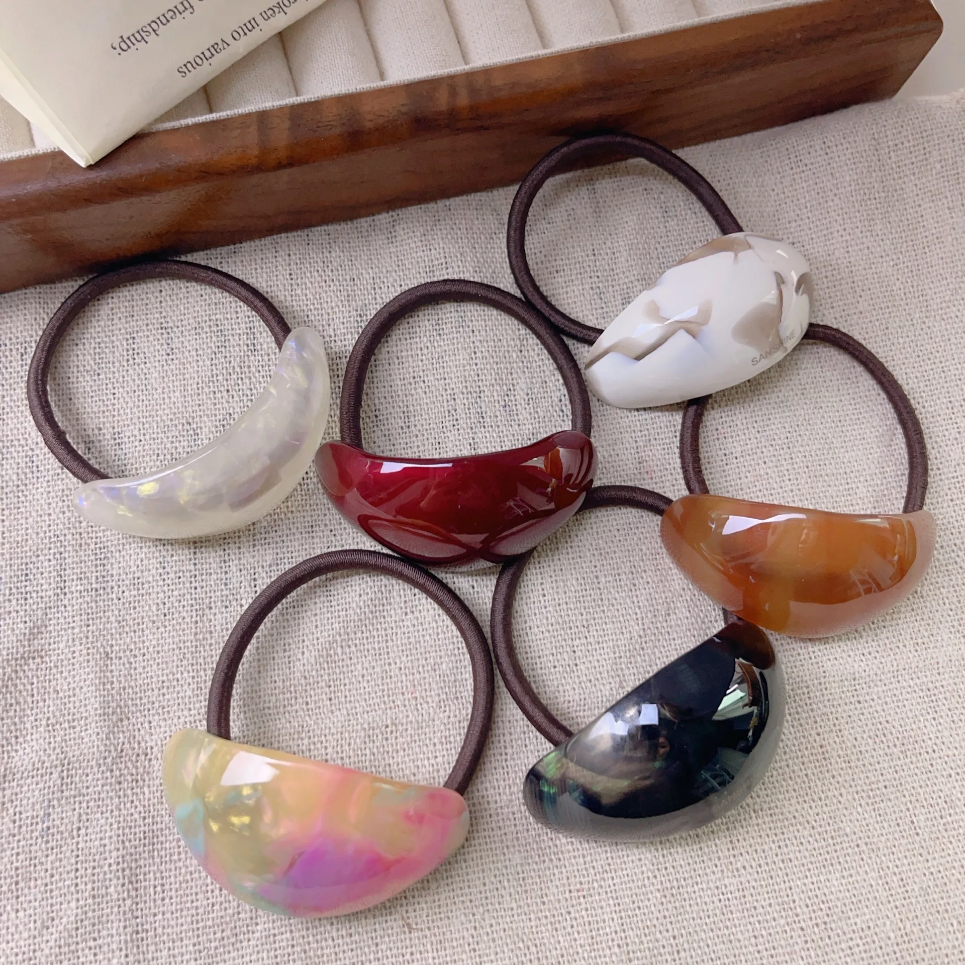 

Ins Hot Sale Fashion Cute Oval Colorful Ponytail Scrunchie Advanced Sense Acetate Headstring Elastic Hair Band Headwear