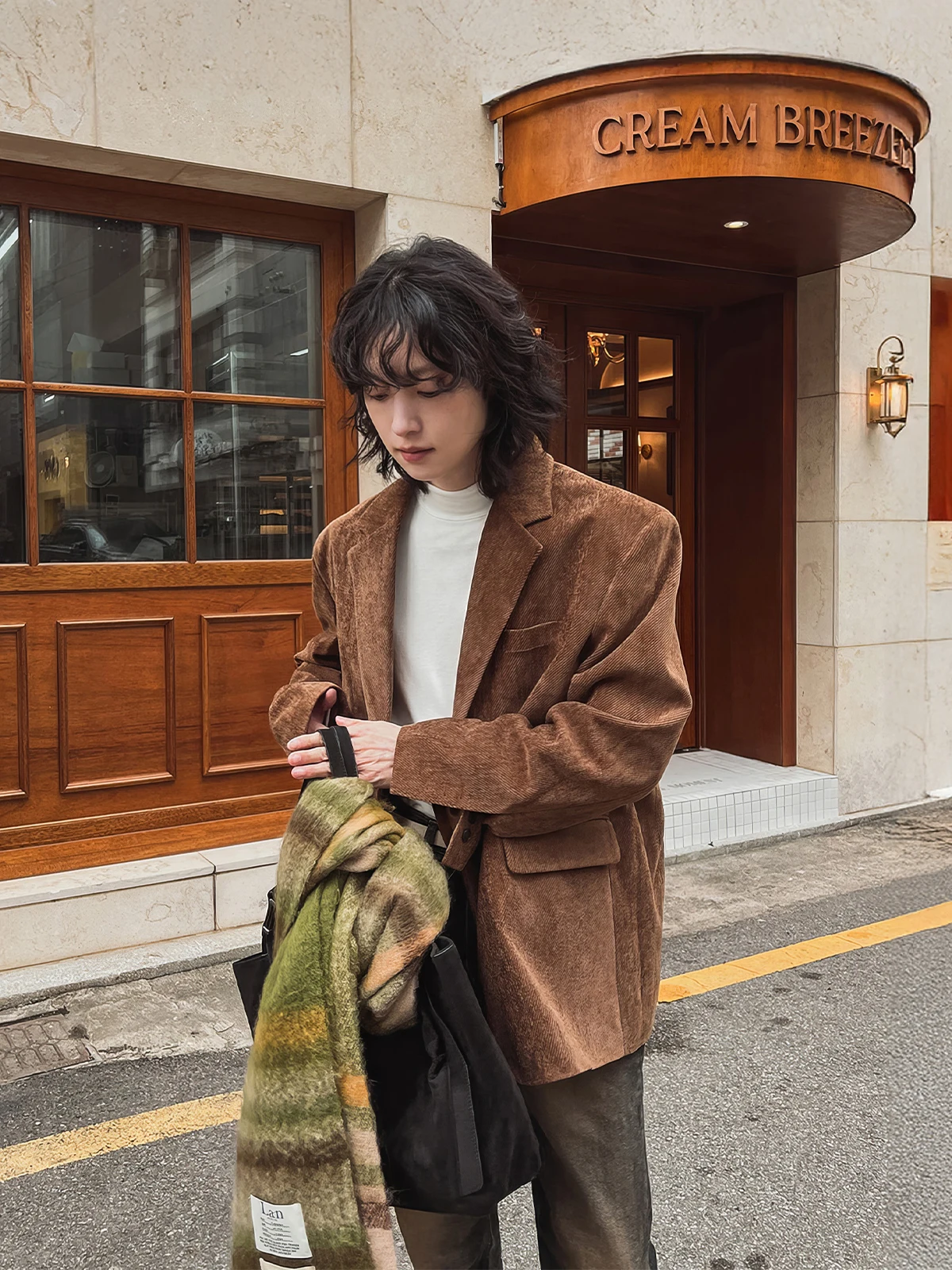 

Модный зимний мужской вельветовый пиджак в корейском стиле: легкий, элегантный, трендовый, теплый, повседневный, однобортный.