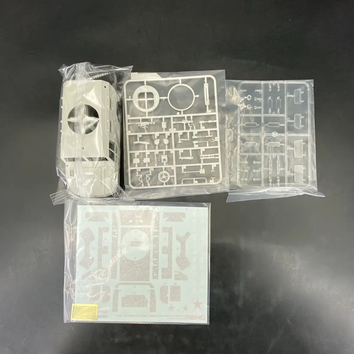 Meng 1/35 Rosyjski Pojazd Pancerny Vs-003 Tiger z Silnikiem, Model do Składania, Figurka, Nielakierowany Kolekcjonerski, Personalizowany Plastikowy Prezent Zabawka