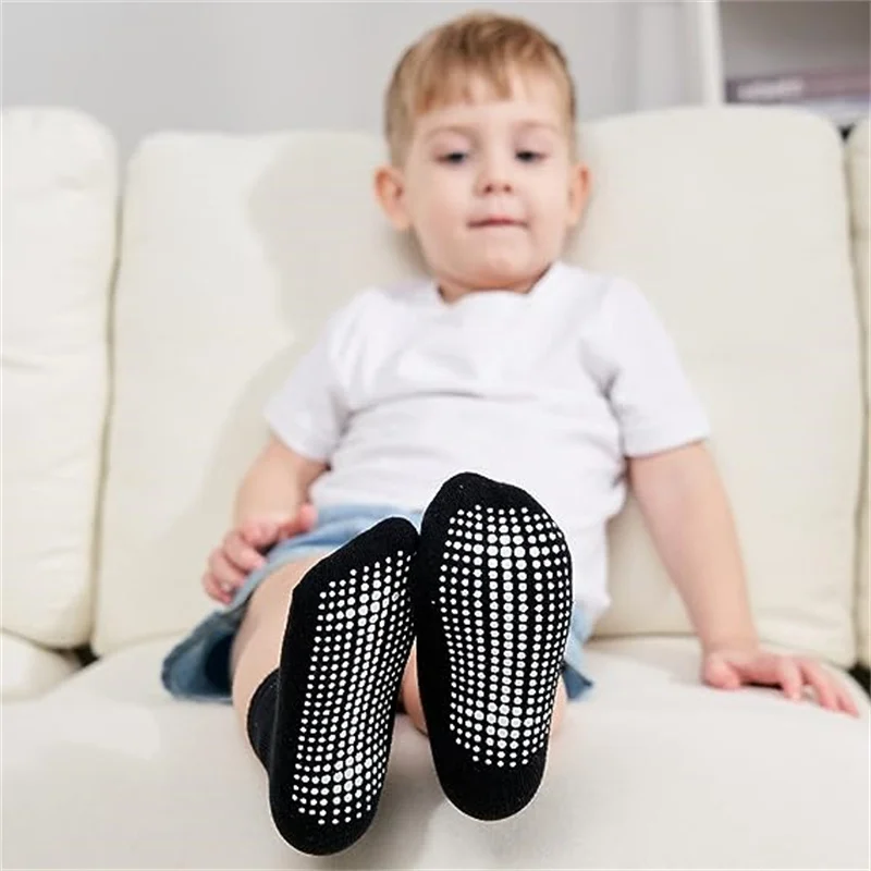 12 Paar Baby-Lauflernsocken mit Antirutsch-Noppen, Gymnastiksocken für Kleinkinder in Schwarz, Weiß, Grau - Socken für Kinder zum Laufen – Detail 6