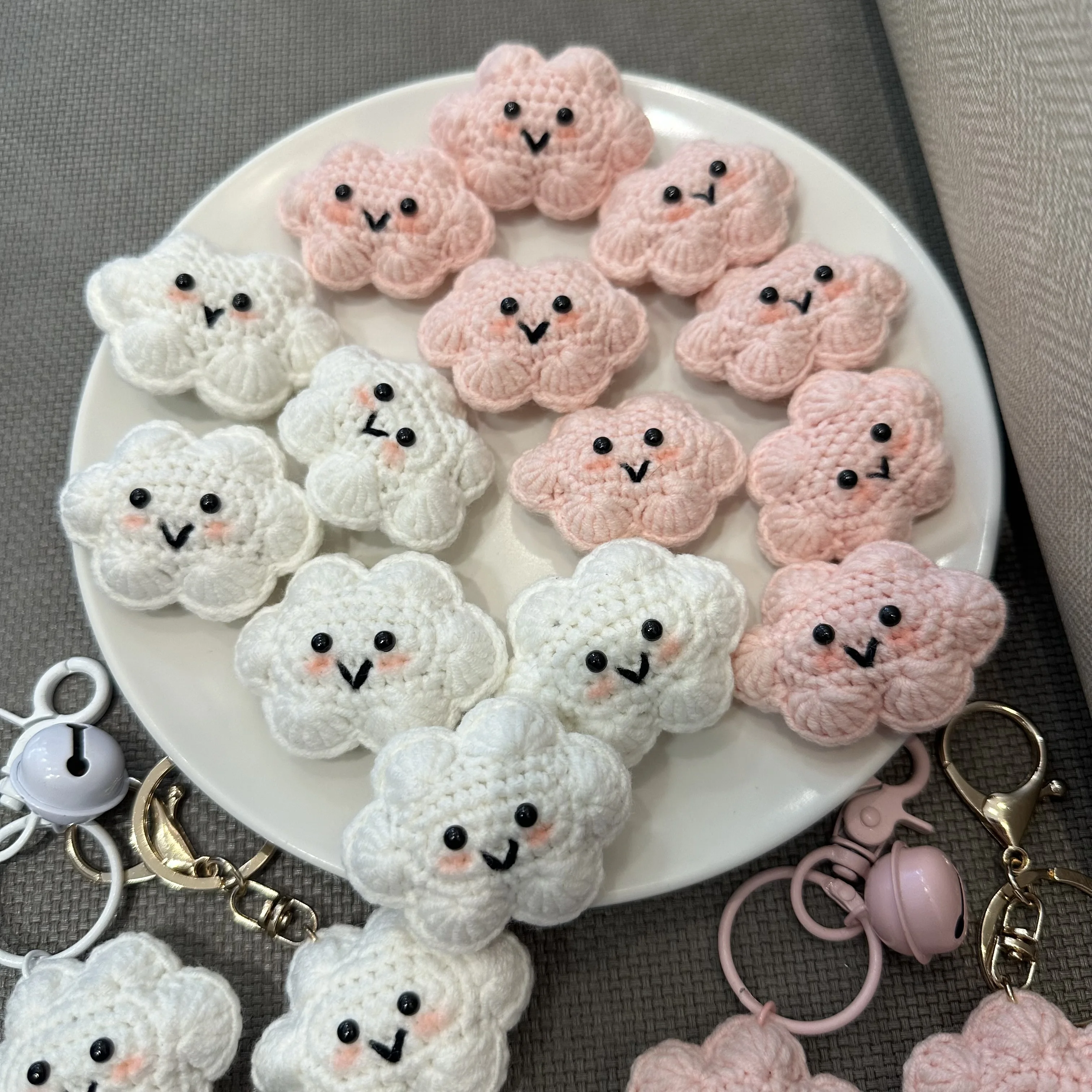 5pcs Cute Smile Cloud Kaychain Funny Handmade Gift Ornaments DIY Kit Creative Crochet Keyrings For Car Key Accessories Wholesale