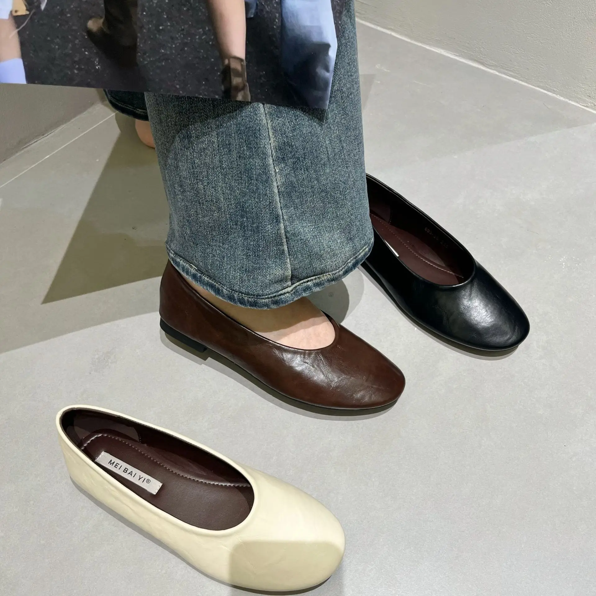 

Soft Bottom Flat Heel Brown Commuter Shoes Women's Spring 2026 round Toe Slip-On Versatile Evening Shoes for Women