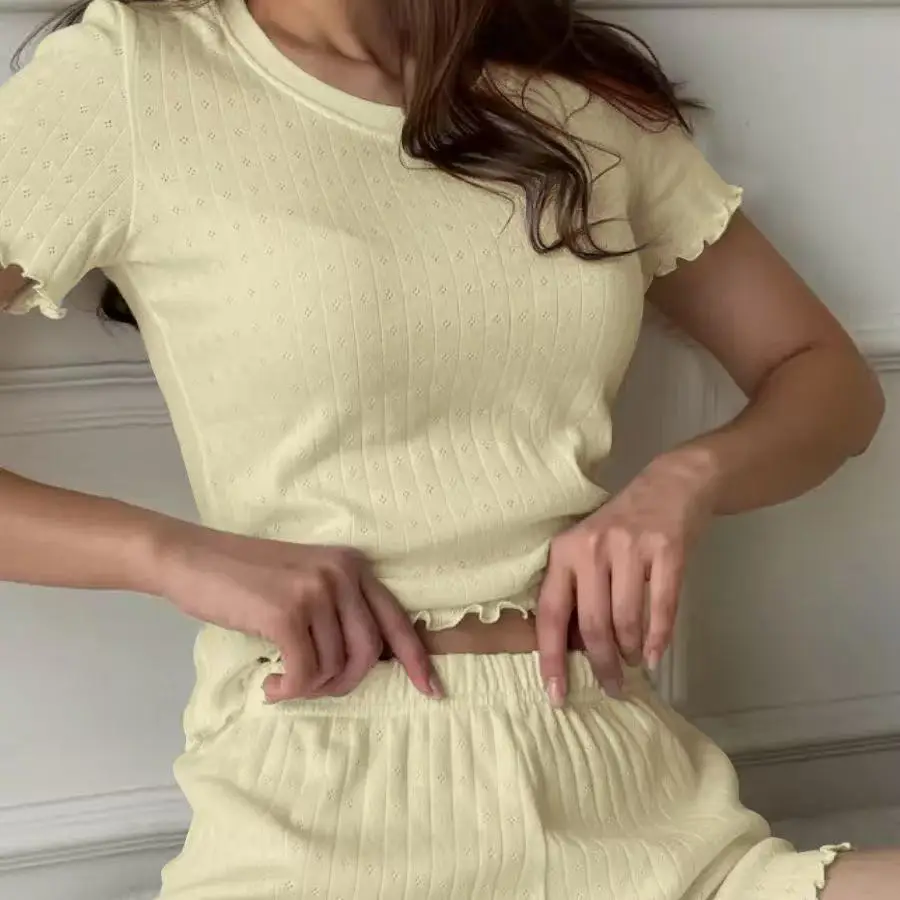 

Белый комплект из футболки с коротким рукавом и шорт с вышивкой, женский повседневный домашний пижамный комплект из 2 предметов: облегающие футболки + эластичные прямые шорты