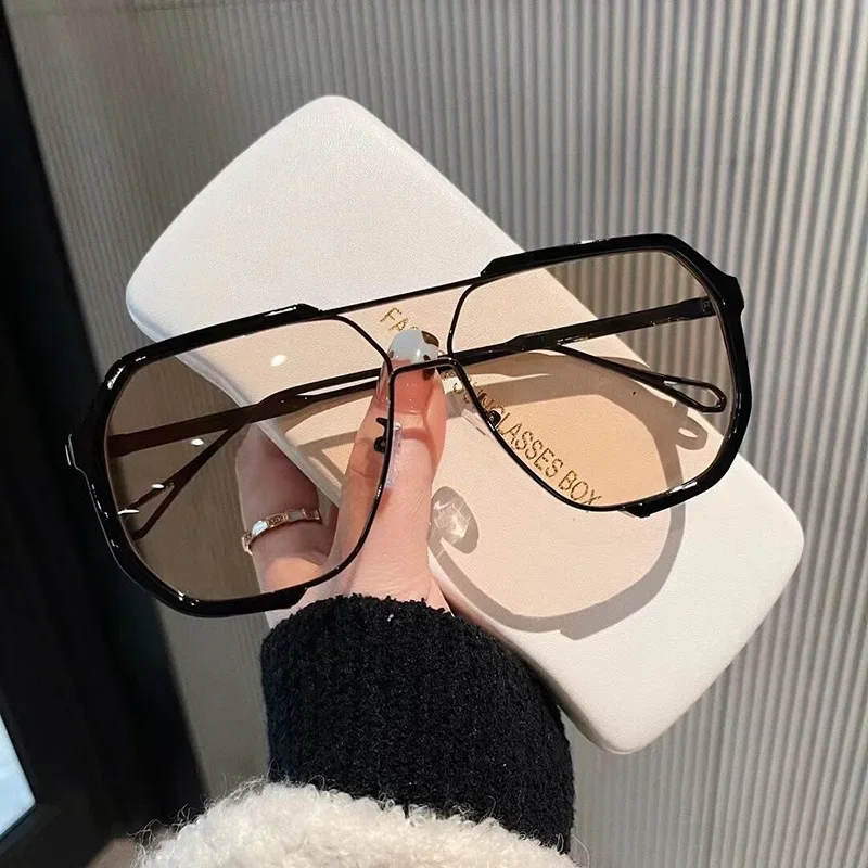 New Fashion Large Frame Sunglasses Women Vintage Oversized Square Goggle Female UV400resistant Sunglasses Zonnebril Voor Mannen