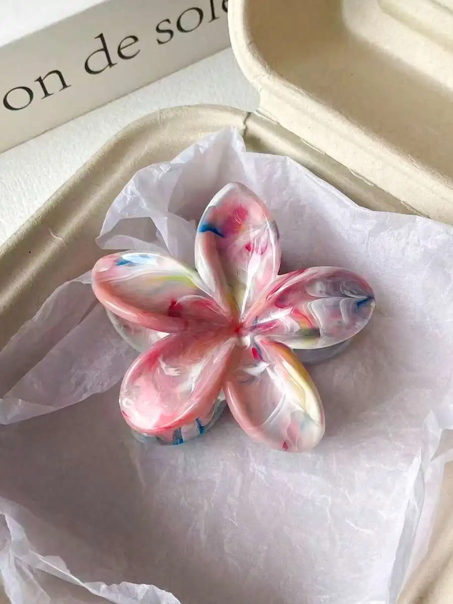 

4pcs Set Womens 4.1cm Jelly Color Hawaiian Flower Hair Clips Lightweight Plastic Claw Clips Fashion Accessories