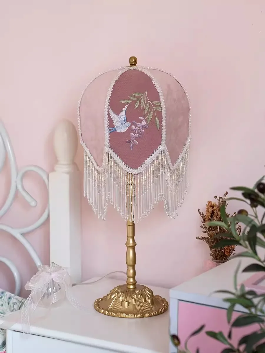 Girl's Heart Princess Room Fan Embroidery French Retro Table Lamp Bedroom Bedside Lamp Pink Tassel Atmosphere Lamp