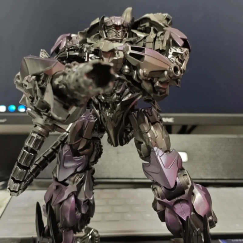 

Hundred Micro Vibration Wave Deformation Toy Tw1028 King Kong Robot Ss56 Модель танка для мальчиков Модная игра Настольный орнамент Фигурка