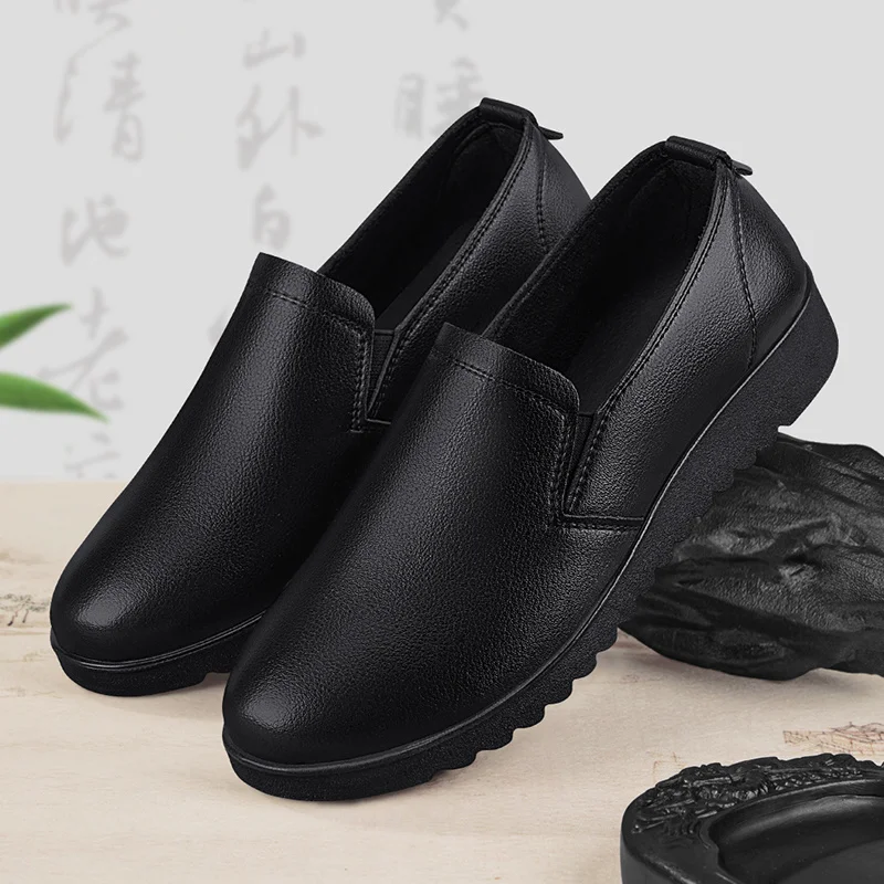 

Women's waterproof non-slip oil-proof chef shoes lightweight mom flats wear-resistant all-day standing restaurant work shoes
