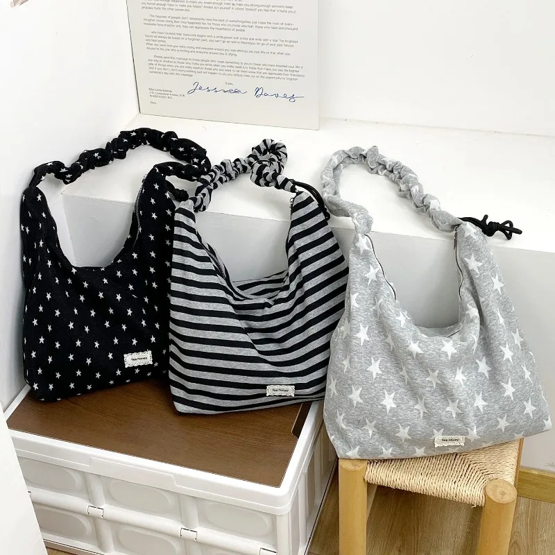 Bolso cruzado con estampado de estrellas coreanas, bolso de hombro Hobo de gran capacidad en blanco y negro, bolso versátil informal a rayas para colegiala