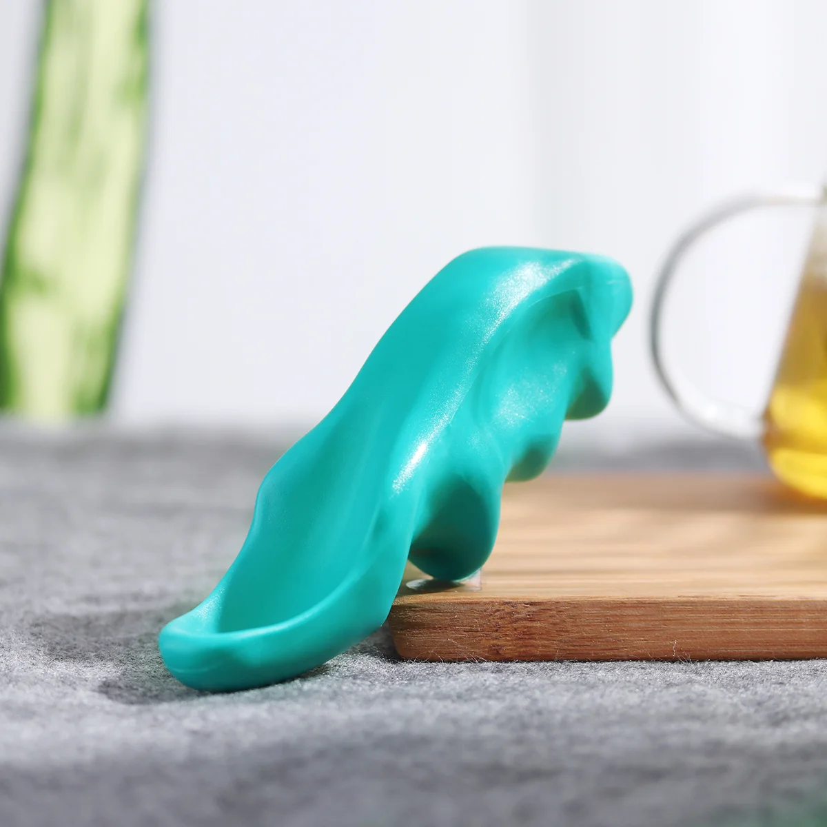 

Deep Tissue Massage Tool Thumb Saver Massager Durable Hard Plastic Hand Mold Design for Trigger Point Therapy Thigh Feet Neck