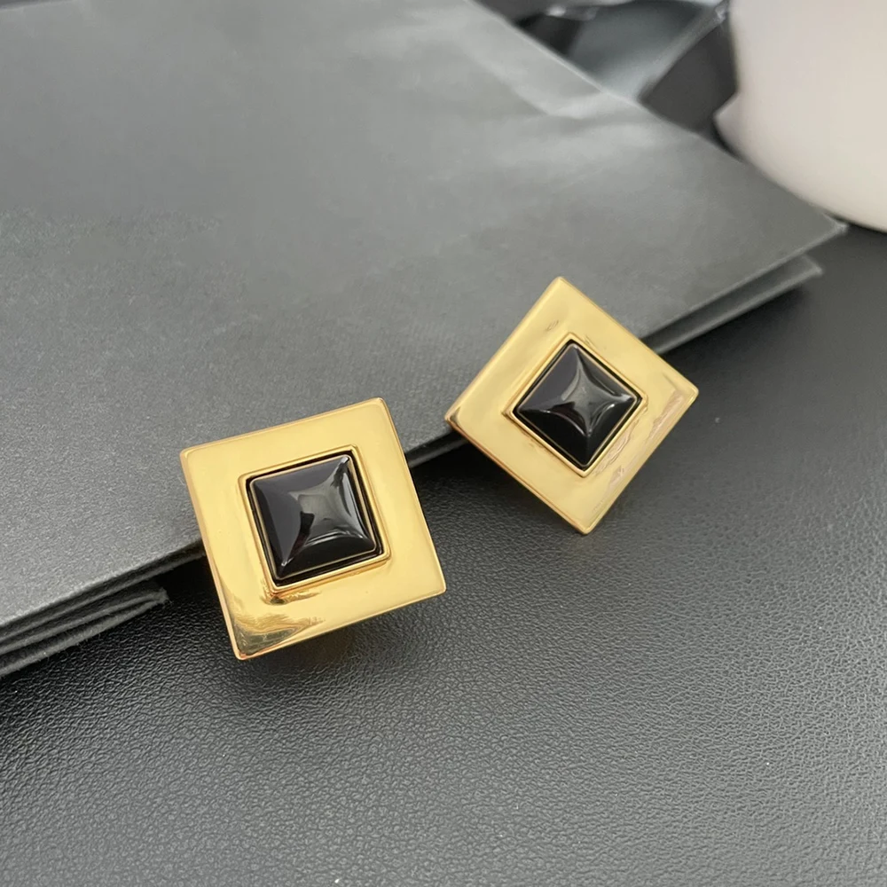 

Báthory Elizabeth 2024 Hot Famous Vintage Designer Black Resin Square Ear Clip Earrings Women High Fashion Quality Jewelry