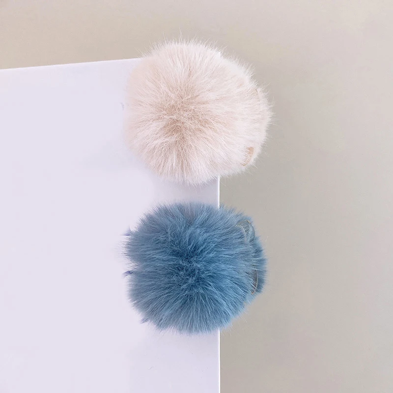 Women Furry Faux Fur Plush Hair Claw Clips Girls Cute Mini Balls Hair Clips Solid Color Fuzzy Barrettes Fluffy Pom Pom Hairpins