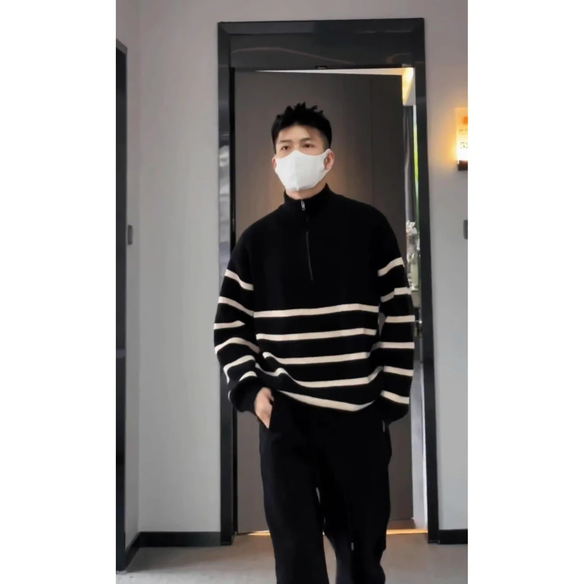 メンズジッパーネックニットセーターカジュアルハーフハイ秋冬ストライプベースシャツ香港スタイルトレンディルーズニットウェアトップ