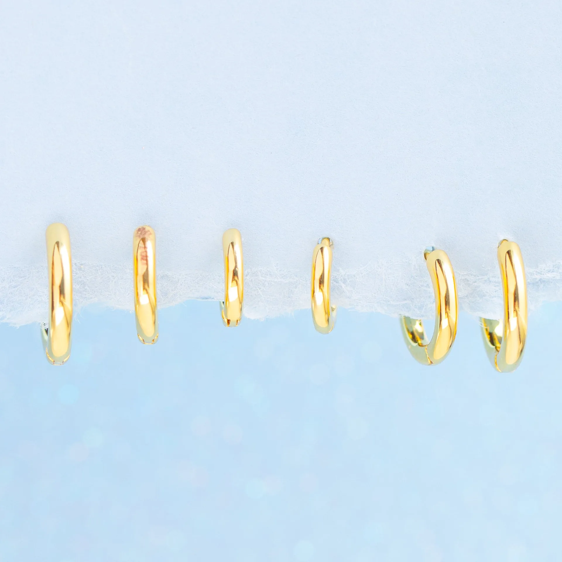 ステンレス鋼のイヤリング,女性のためのシンプルなイヤリング,耳珠,らせん,ゴールドヘリックス,滑らかなゴールドカラーのバックル,アクセサリー