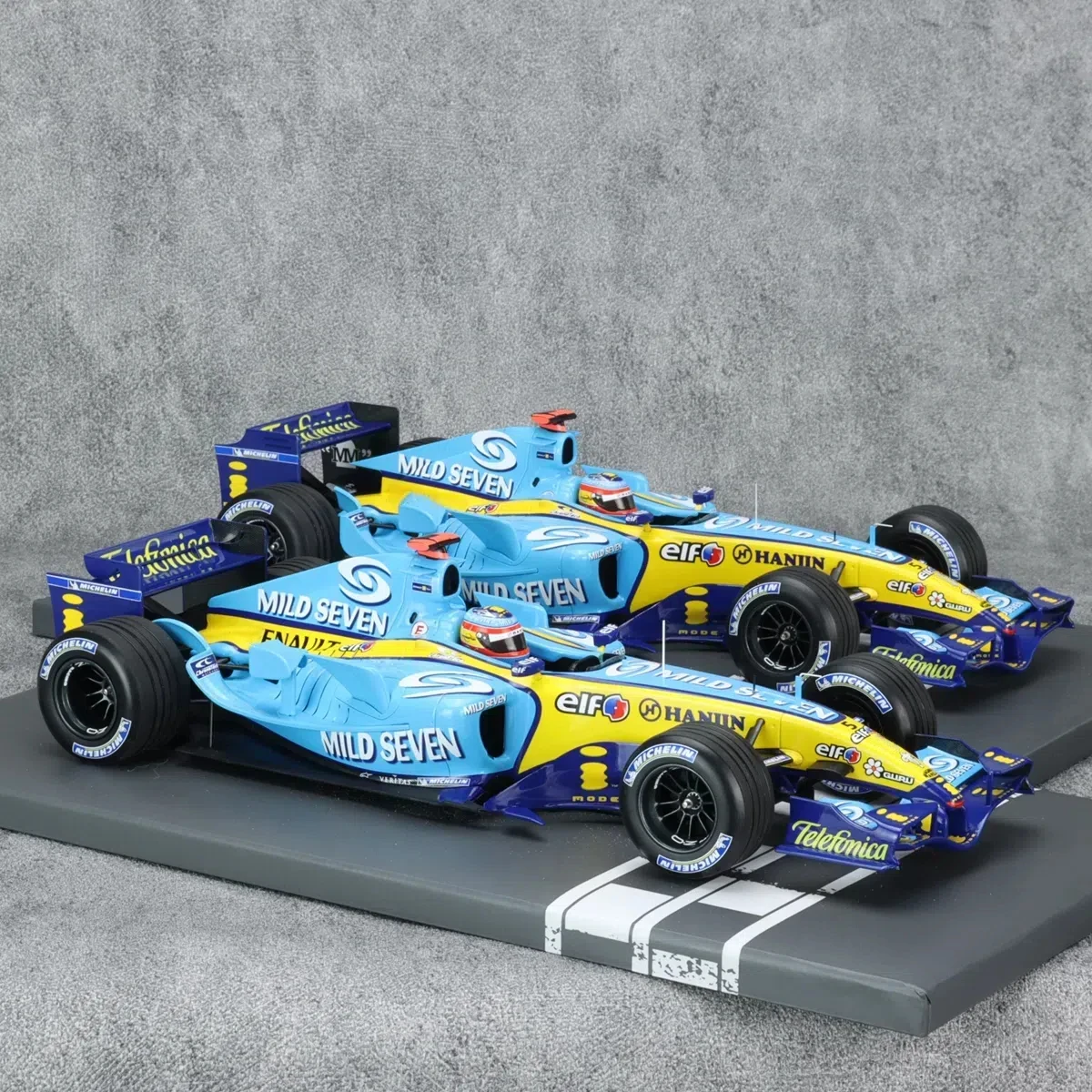 Minichamps 1:18 F1 R25 Alonso Brazilian San Marino Australia 2005 Simulation Limited Edition Resin Metal Static Car Model Toy