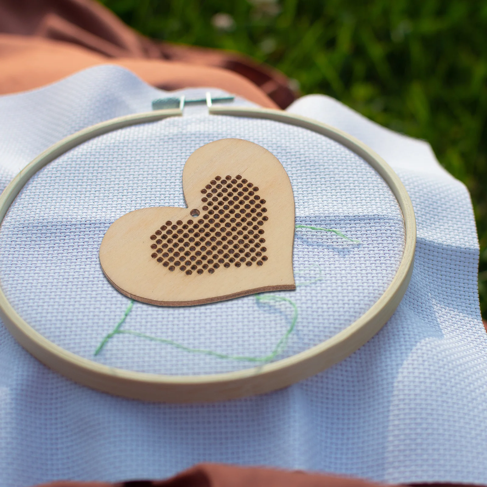 

5Pcs Mini Cross-Stitch Wood Chips Creative Hollow Design DIY Cross Stitch Wooden Chip Pendant for Handmade Gift Projects