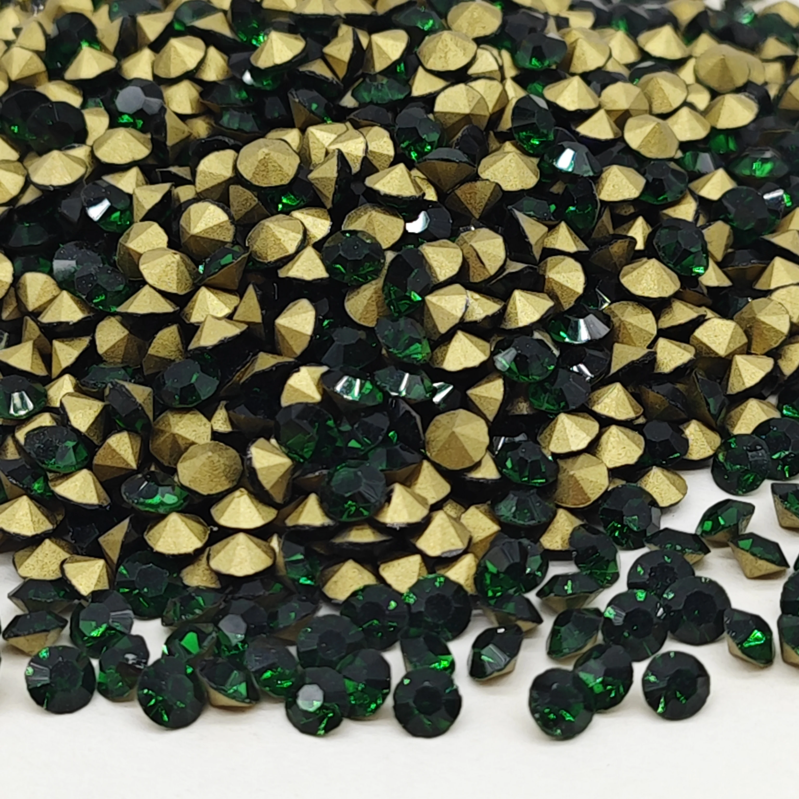 1440Pcs/Package Golden Bottom Pointback Glass Rhinestones Lt.Peridot/Peocock Green/Emerald SS4-SS20 Loose For Nail Art Clothing