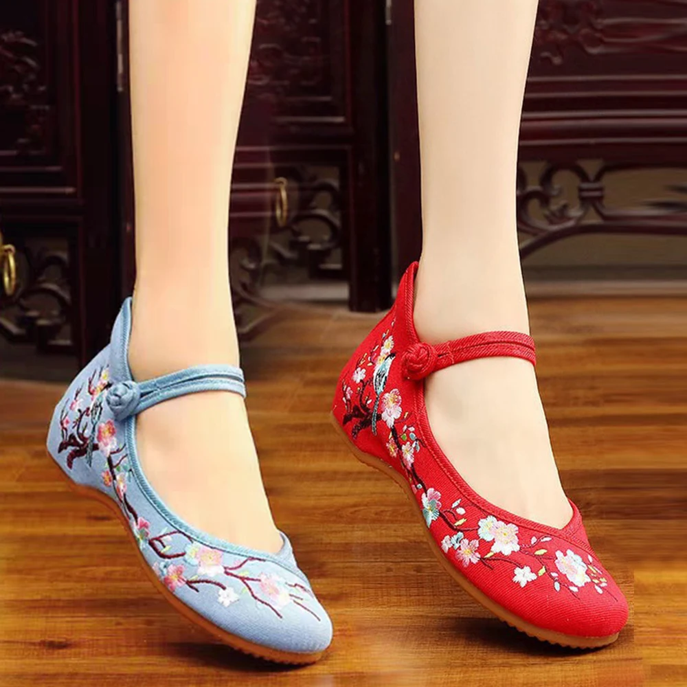 Women's Cheongsam Shoes Low Heel Single Shoes Retro Mercerized Satin Chinese Elements Flat Heel Shoes Embroidery Hanfu Shoes