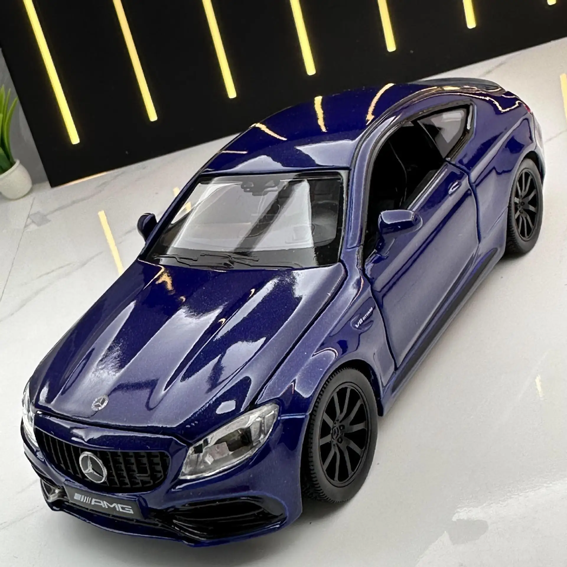 1:32 Mercedes-Benz C63S AMG Alloy Car Model Diecast Metal Toy Car Model Collection Sound and Light Childrens Gifts A55